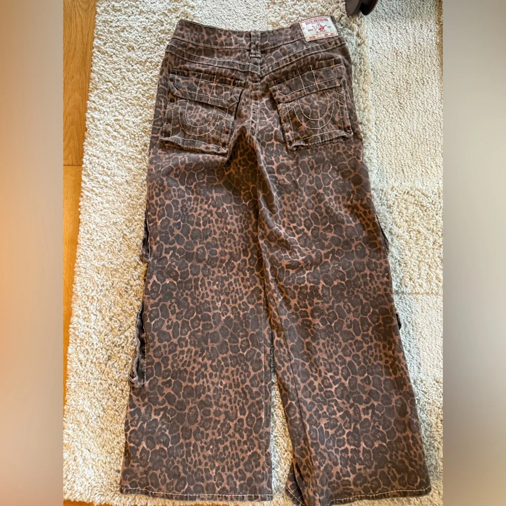 True Religion Brown Leopard Print Women Jeans - Picture 4 of 8